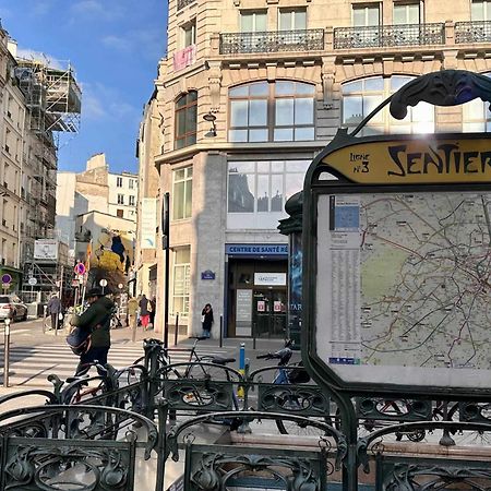 Ideally Located And Atypical Apartment In Paris Exteriör bild