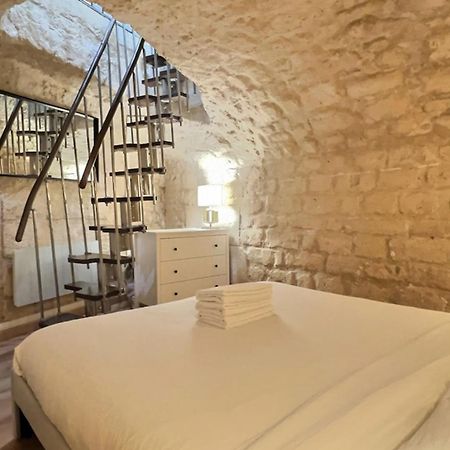 Ideally Located And Atypical Apartment In Paris Exteriör bild