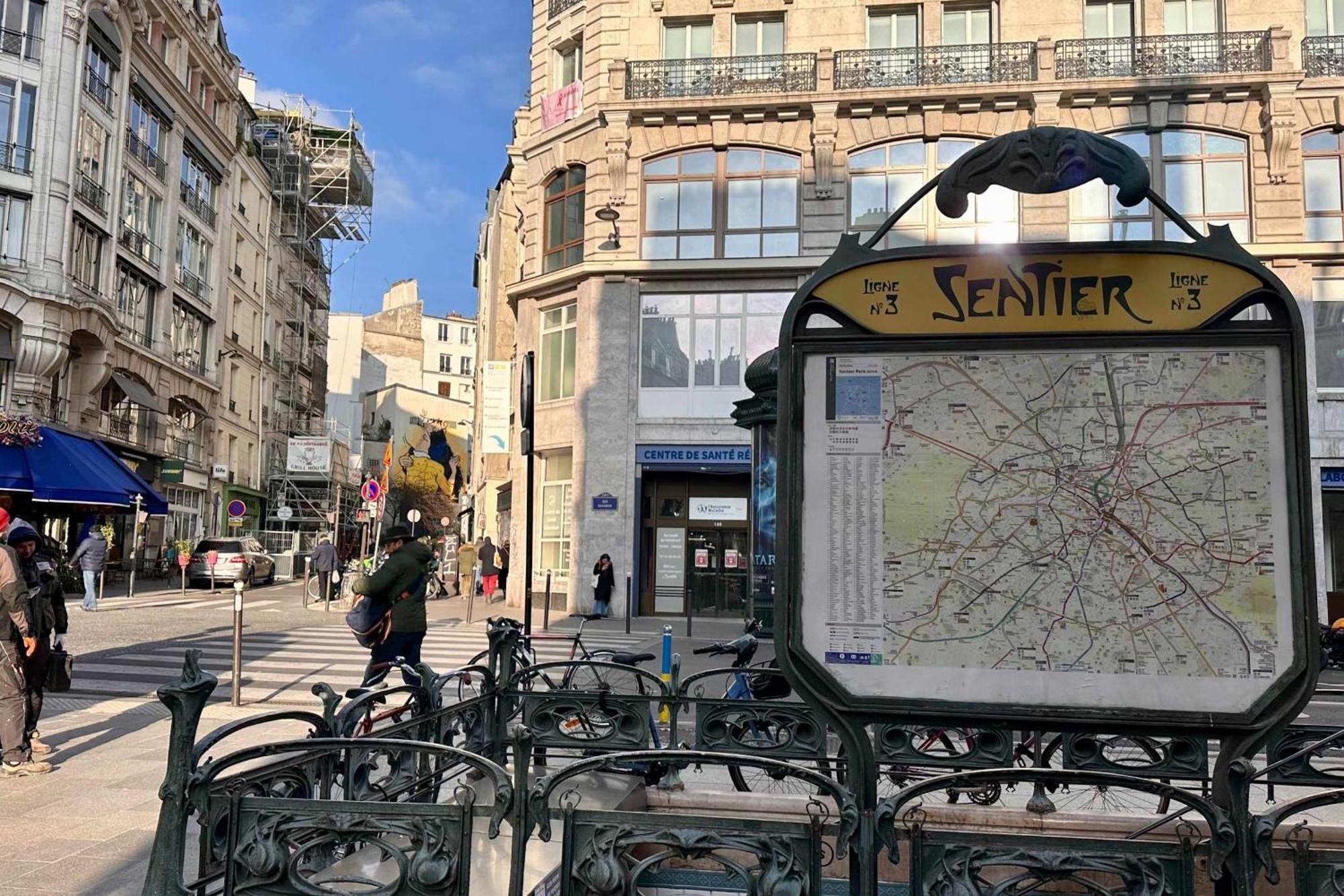 Ideally Located And Atypical Apartment In Paris Exteriör bild