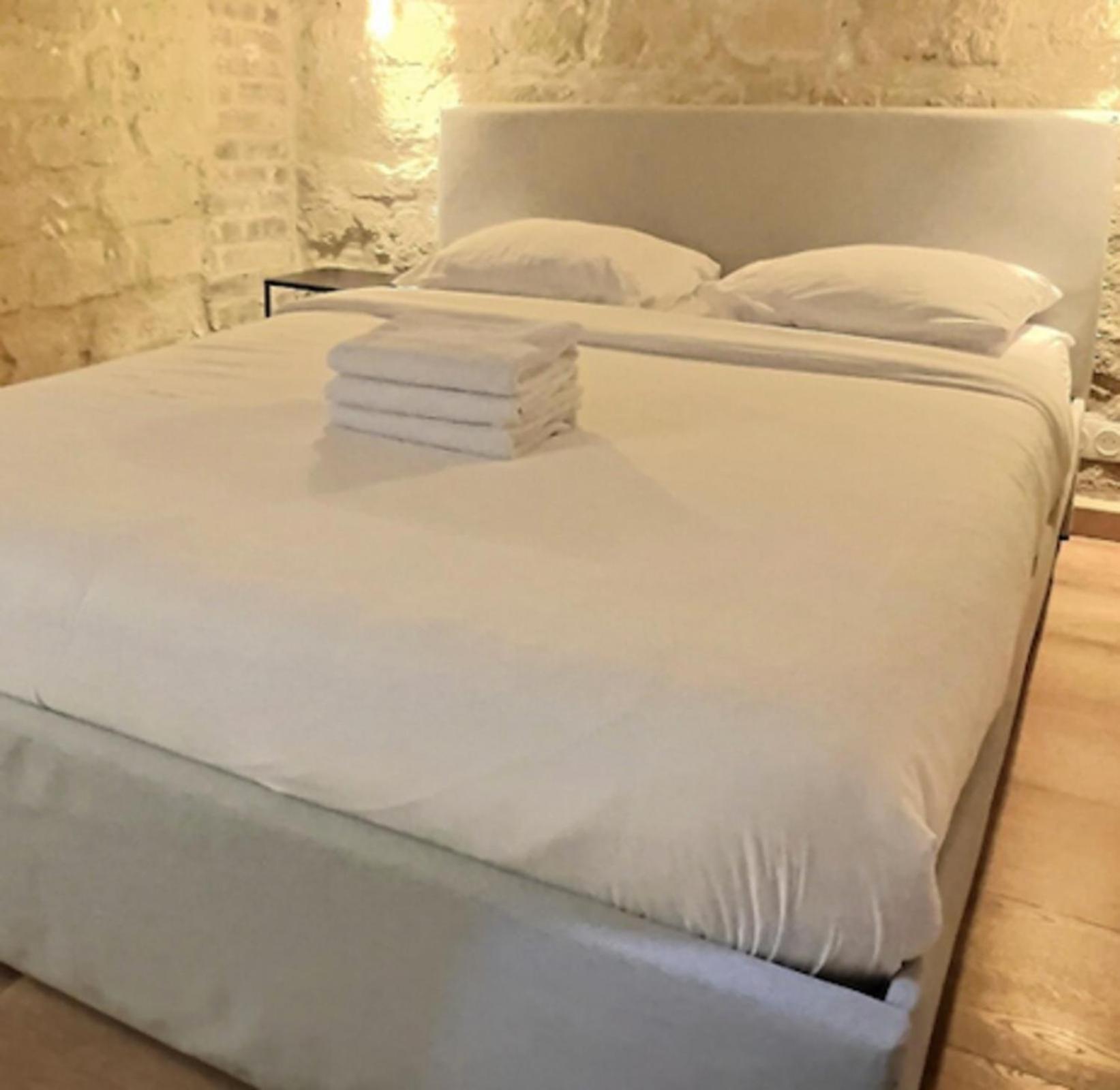 Ideally Located And Atypical Apartment In Paris Exteriör bild