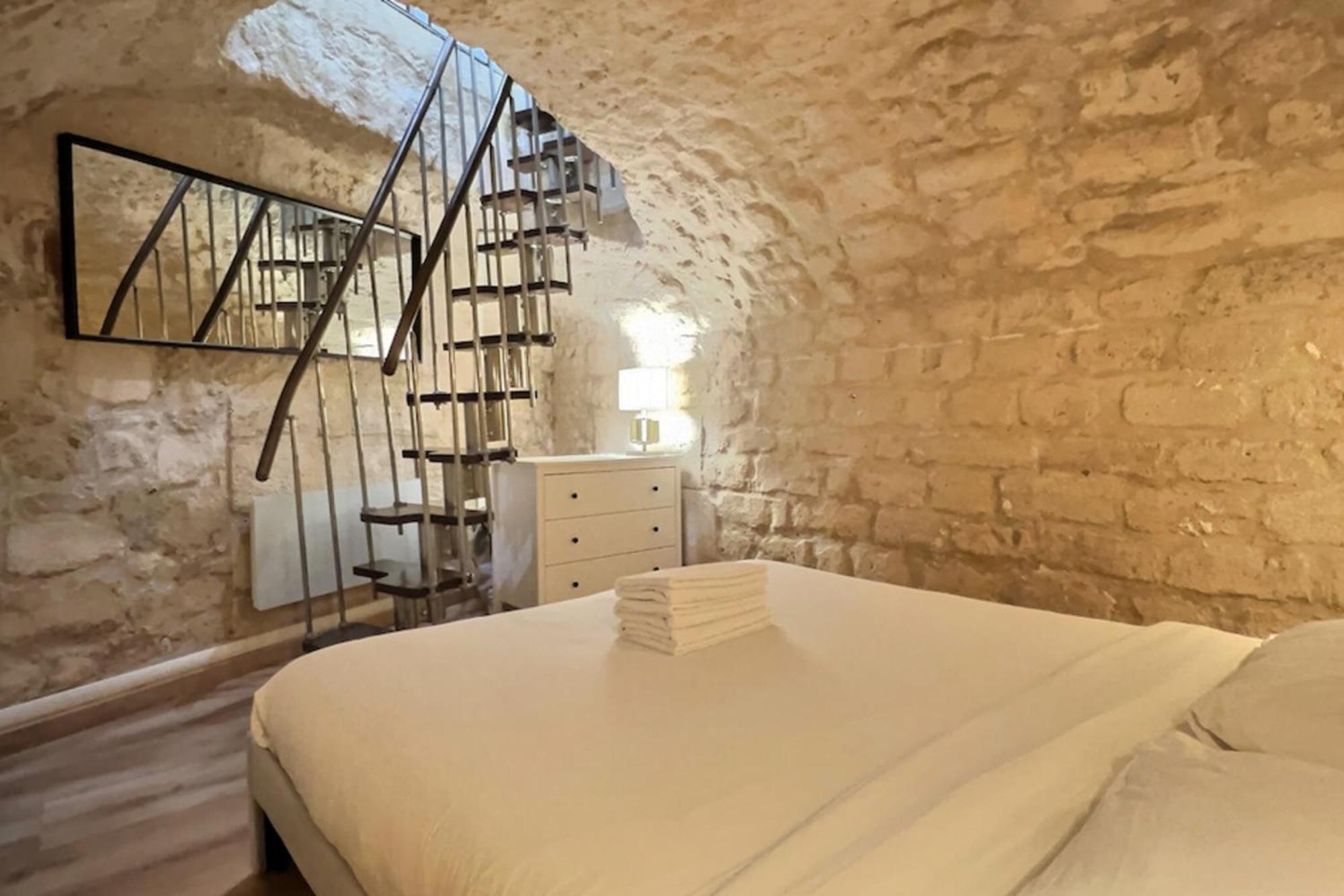 Ideally Located And Atypical Apartment In Paris Exteriör bild