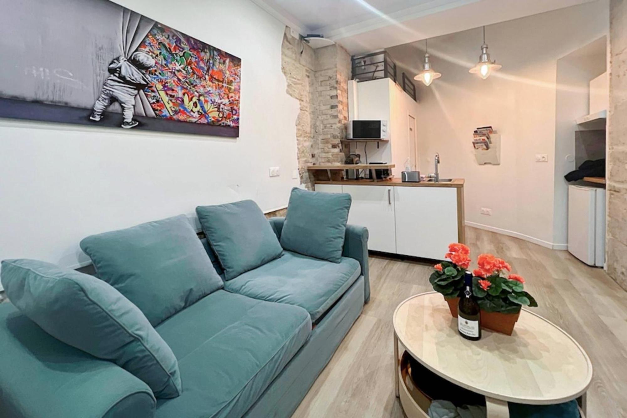 Ideally Located And Atypical Apartment In Paris Exteriör bild